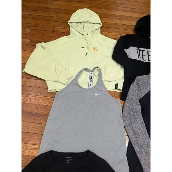 Womens Athletic Clothing Lot 17PCS Size MEDIUM Under Armour Nike Adidas & MORE - Picture 9 of 14